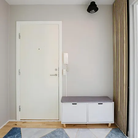 Urban Living 3 Minutes From S-train アルバーツラント