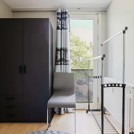 Urban Living 3 Minutes From S-train *